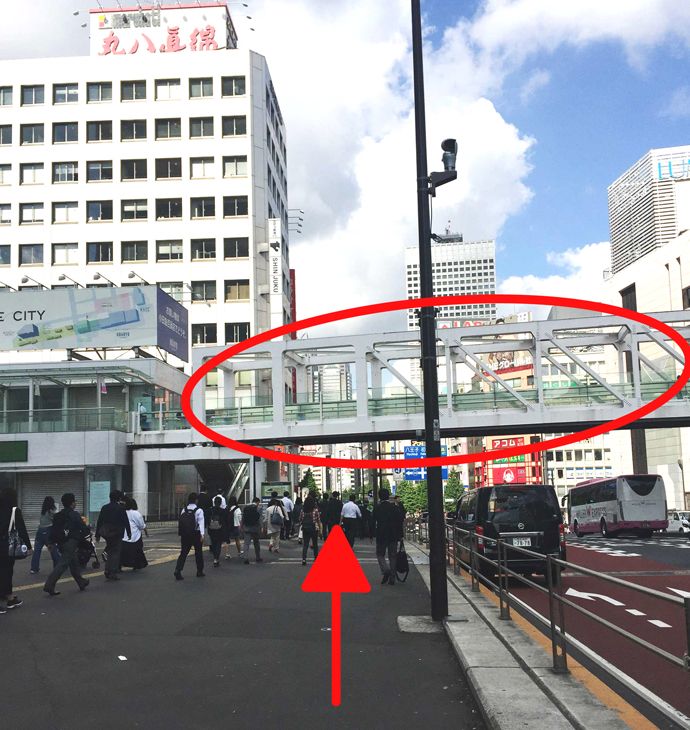 新宿駅から
