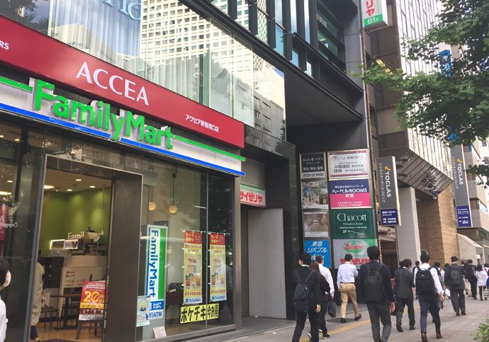 ファミマ前
